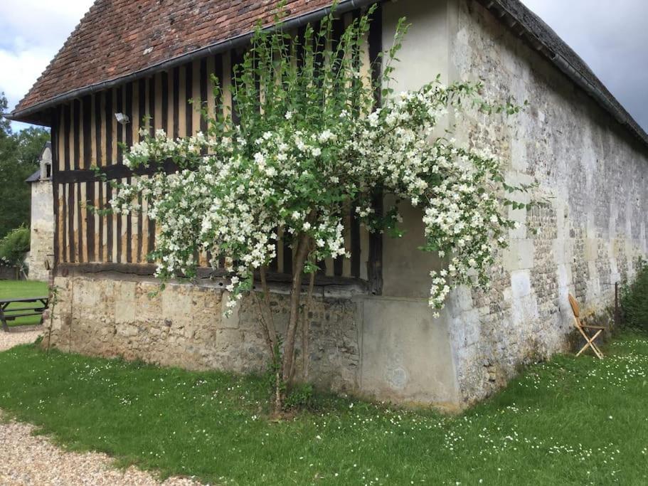 La Ferme Du Chateau Fauguernon Zewnętrze zdjęcie